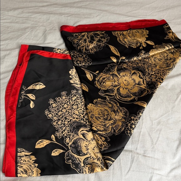 Accessories - Floral Print Fabric in Black and Cream